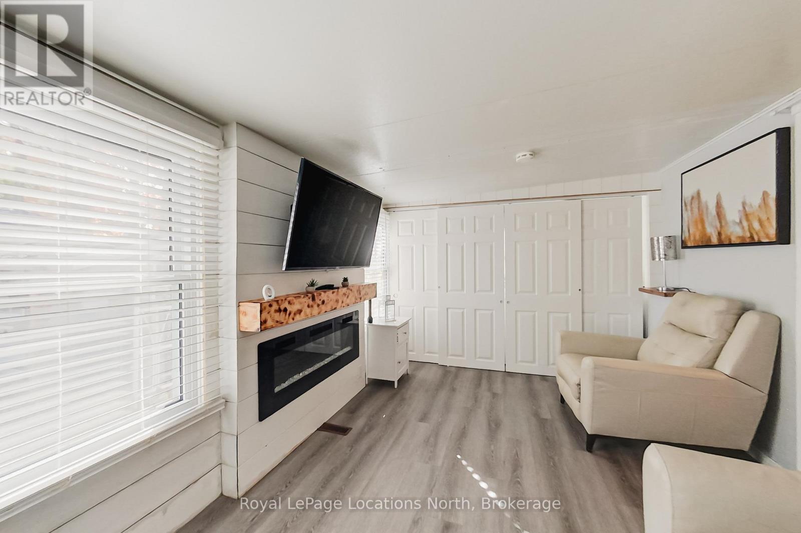 8 Prince Edward Drive, Springwater, Ontario  L0L 1P0 - Photo 17 - S12486591