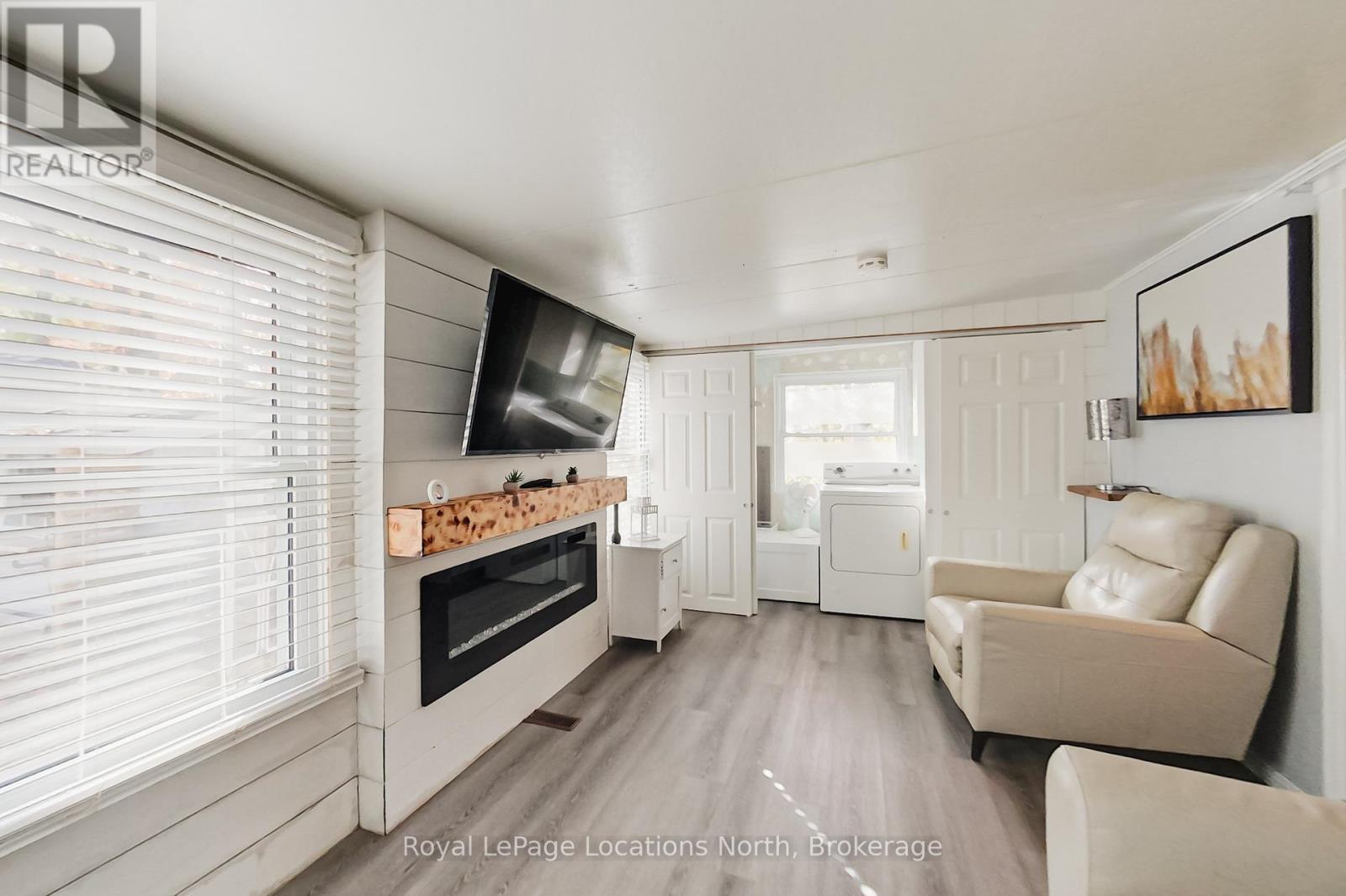 8 Prince Edward Drive, Springwater, Ontario  L0L 1P0 - Photo 18 - S12486591