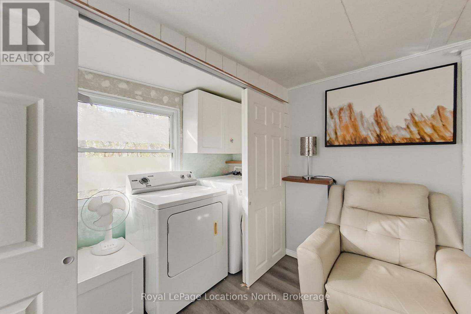 8 Prince Edward Drive, Springwater, Ontario  L0L 1P0 - Photo 19 - S12486591