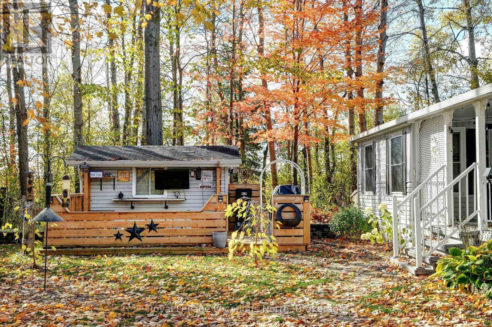 8 Prince Edward Drive, Springwater, Ontario  L0L 1P0 - Photo 2 - S12486591