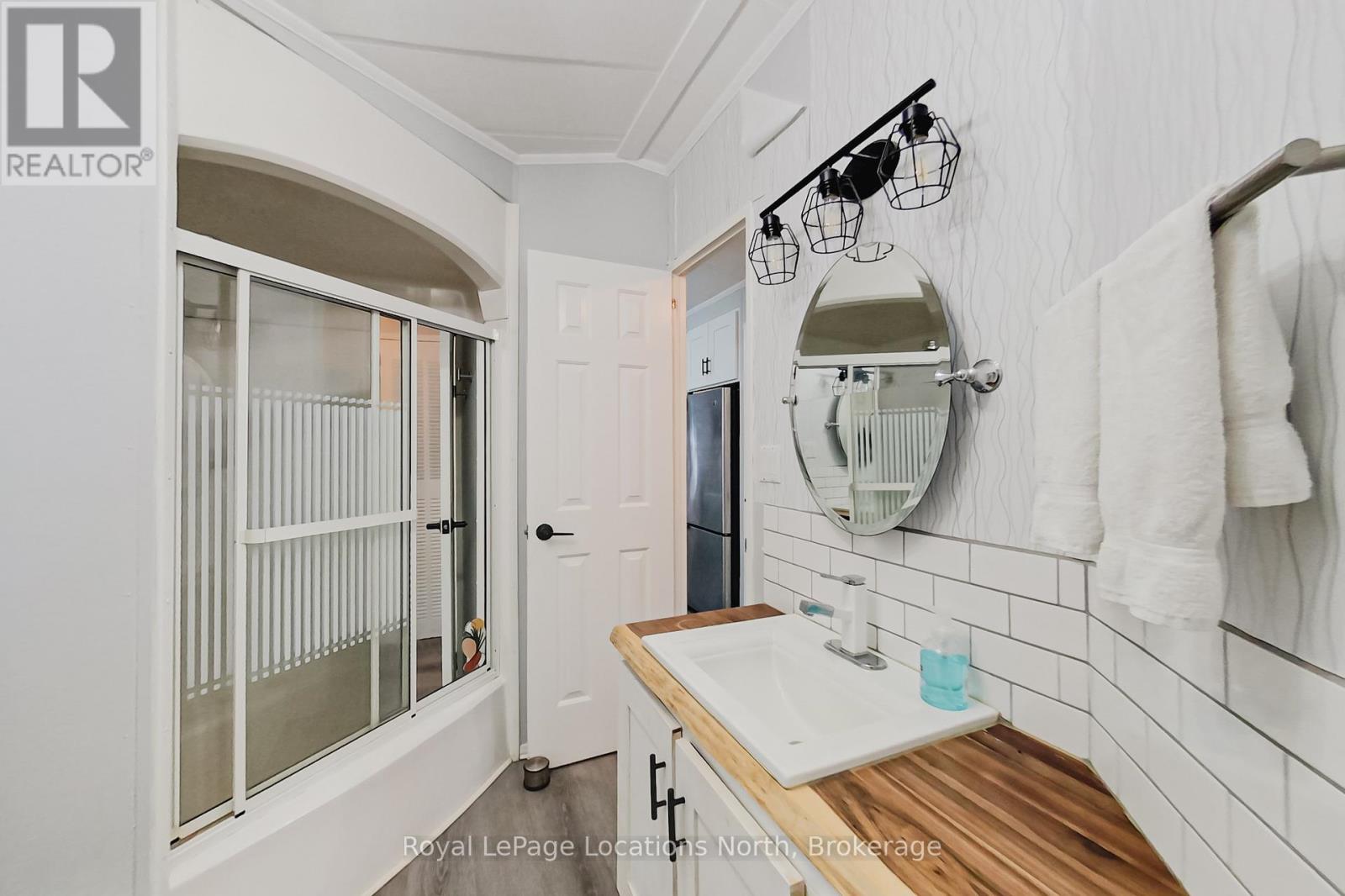 8 Prince Edward Drive, Springwater, Ontario  L0L 1P0 - Photo 21 - S12486591