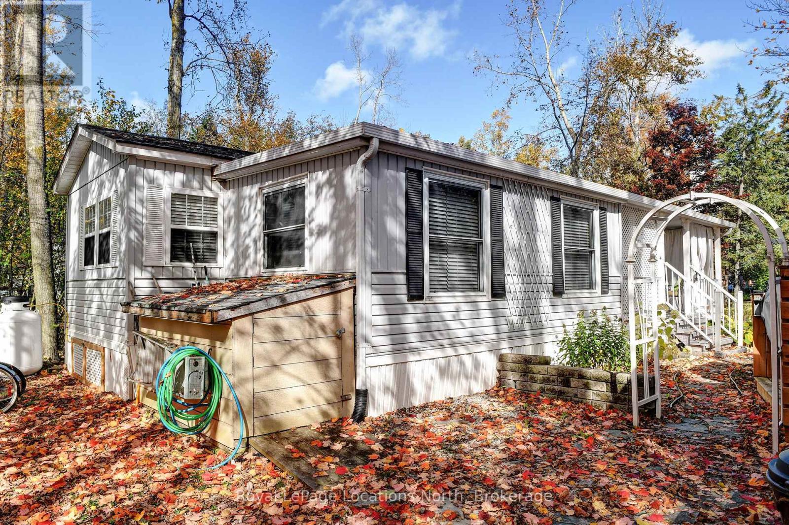 8 Prince Edward Drive, Springwater, Ontario  L0L 1P0 - Photo 23 - S12486591