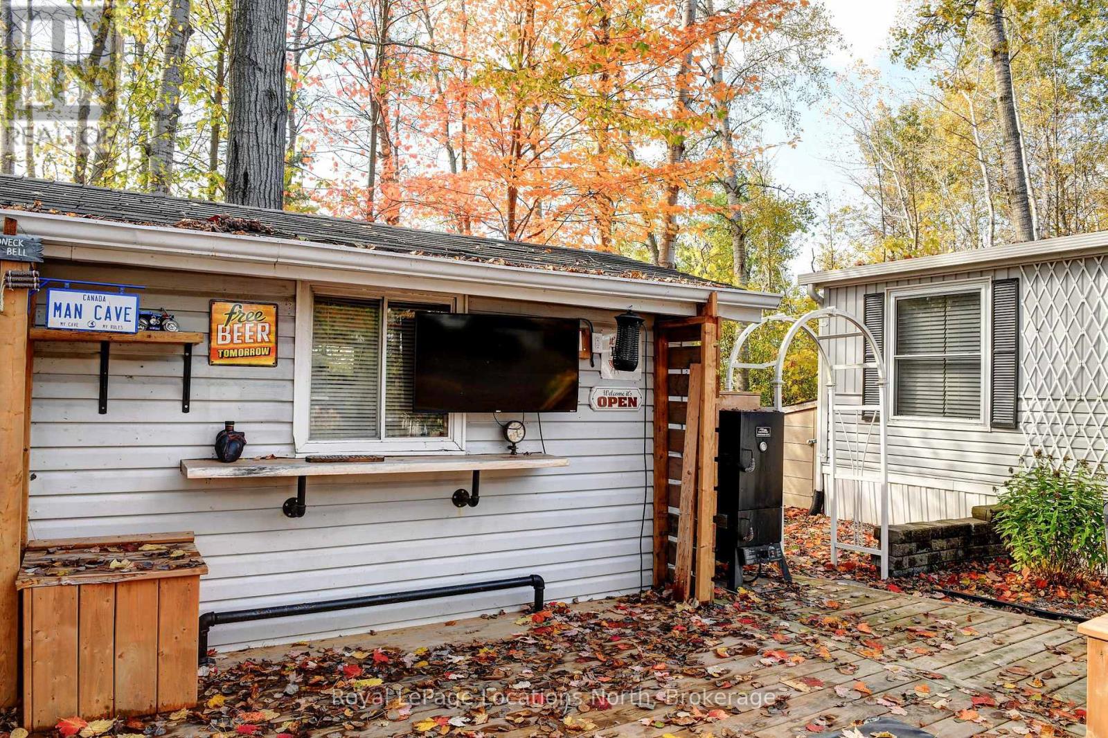 8 Prince Edward Drive, Springwater, Ontario  L0L 1P0 - Photo 4 - S12486591