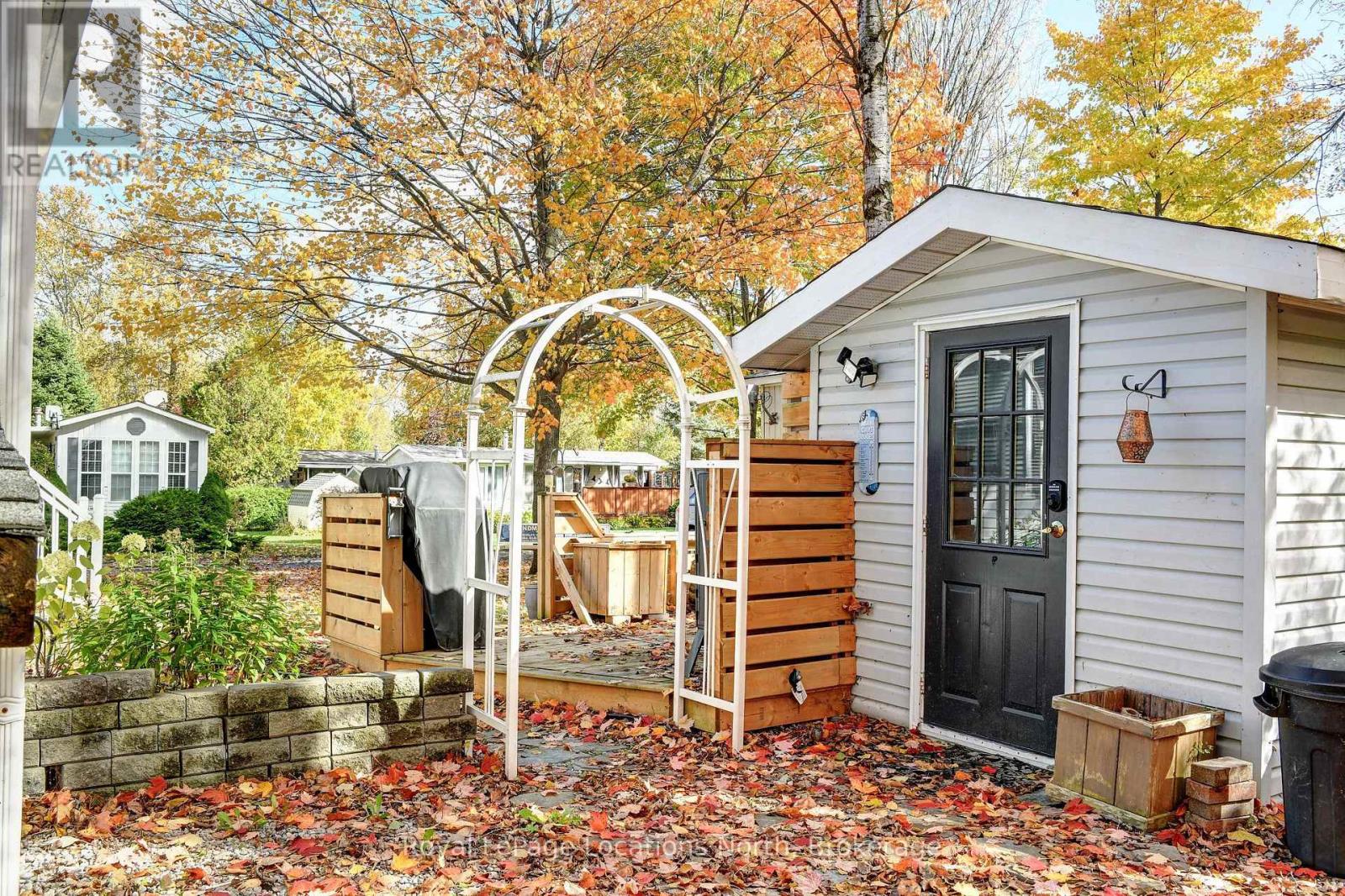 8 Prince Edward Drive, Springwater, Ontario  L0L 1P0 - Photo 5 - S12486591