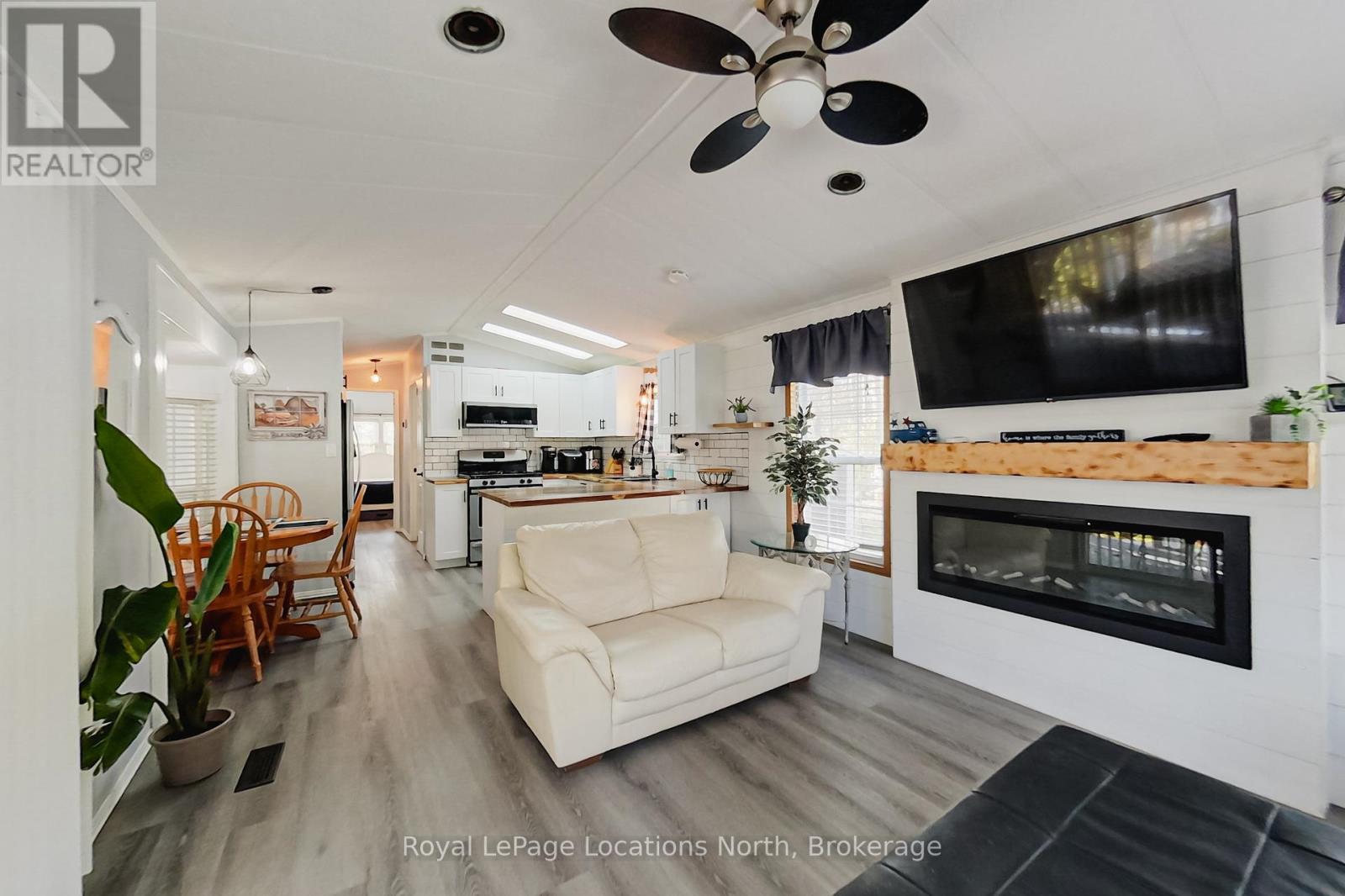 8 Prince Edward Drive, Springwater, Ontario  L0L 1P0 - Photo 8 - S12486591