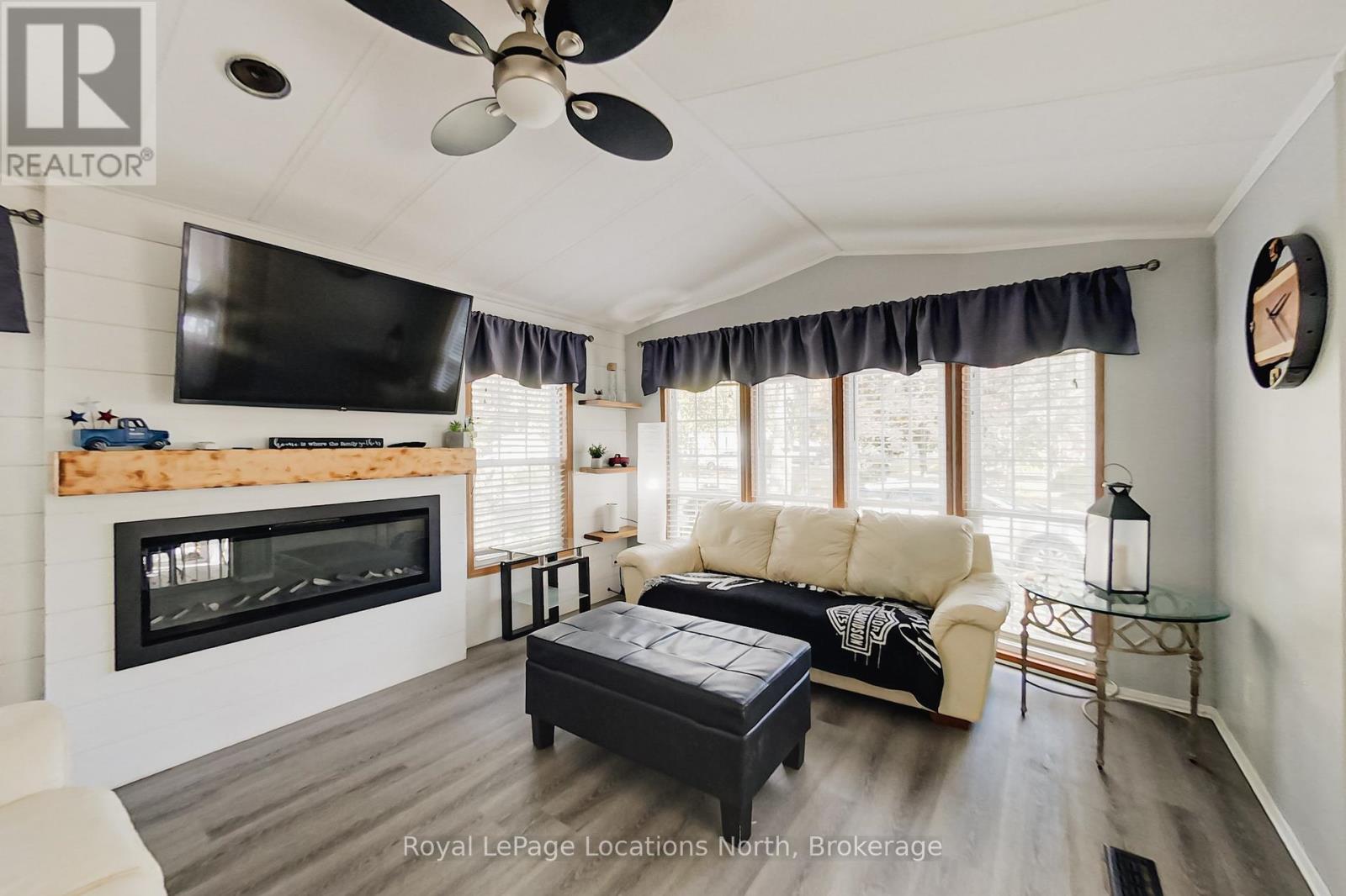 8 Prince Edward Drive, Springwater, Ontario  L0L 1P0 - Photo 9 - S12486591