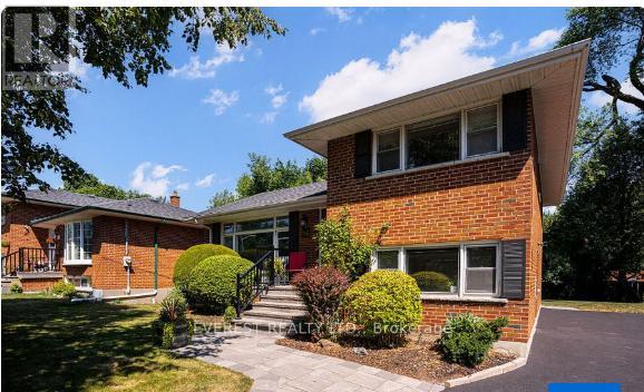 54 SHREWSBURY SQUARE, Toronto, Ontario