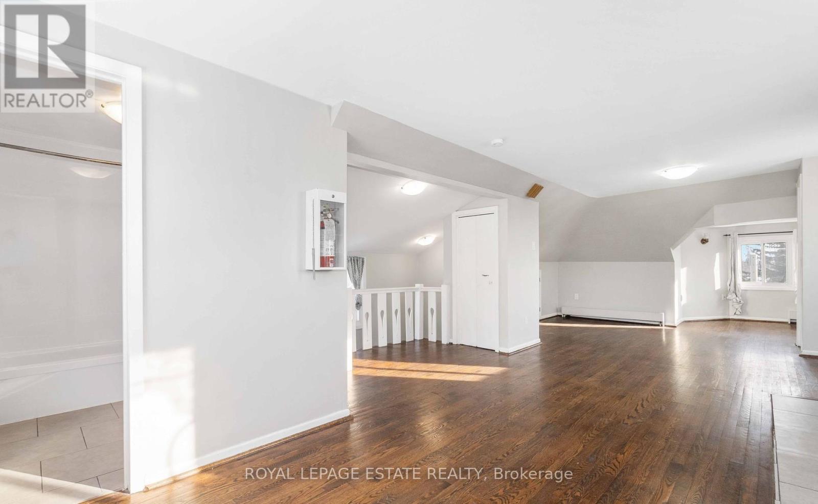 5 - 142 Westlake Avenue, Toronto, Ontario  M4C 4R9 - Photo 5 - E12486529