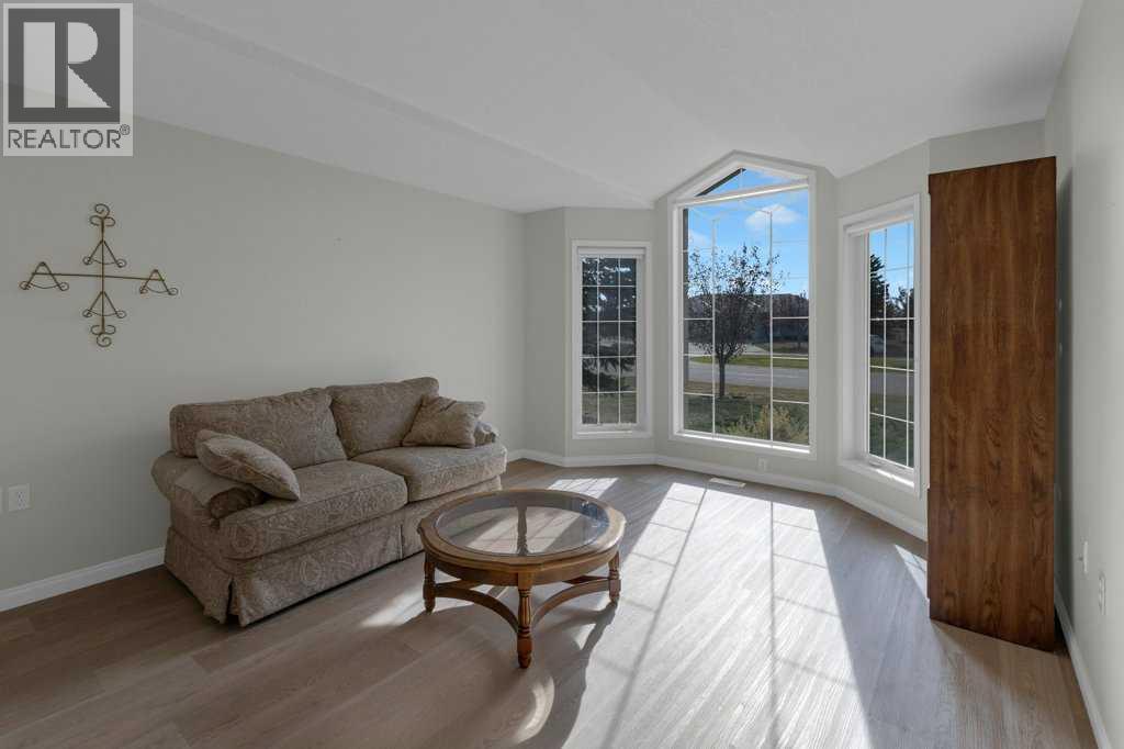 129 Covenant Bay, Rural Rocky View County, Alberta  T1X 1G2 - Photo 3 - A2261931