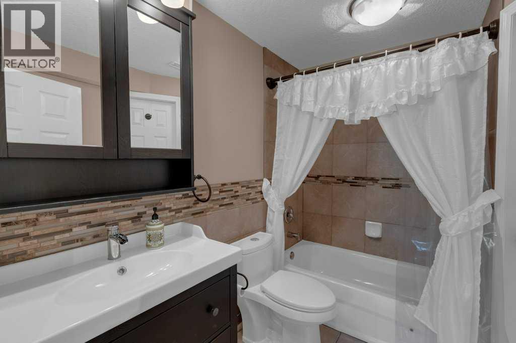 129 Covenant Bay, Rural Rocky View County, Alberta  T1X 1G2 - Photo 25 - A2261931