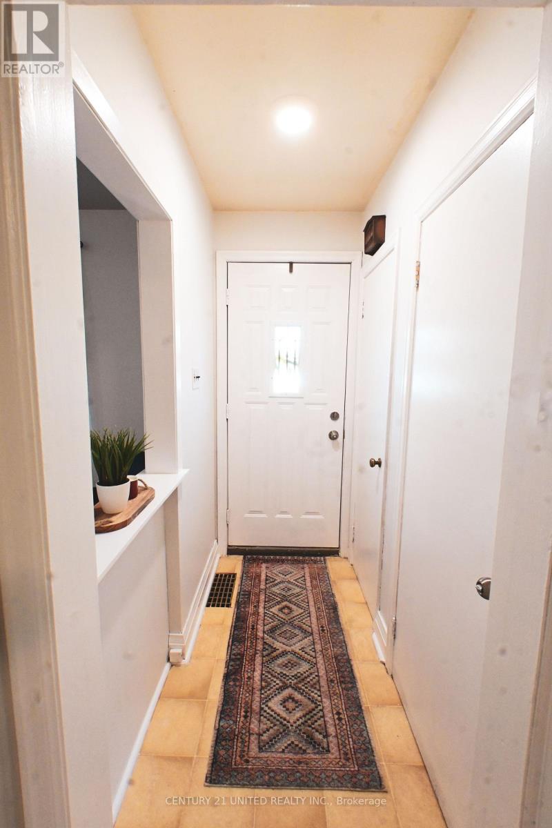 567 O'connell Road, Peterborough, Ontario  K9J 4E2 - Photo 3 - X12486645