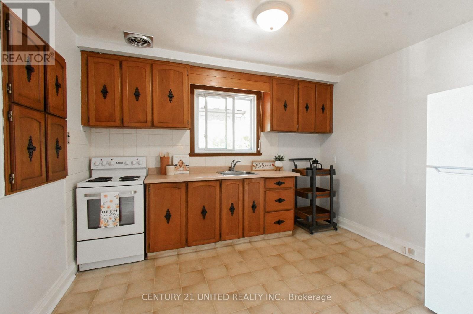 567 O'connell Road, Peterborough, Ontario  K9J 4E2 - Photo 4 - X12486645