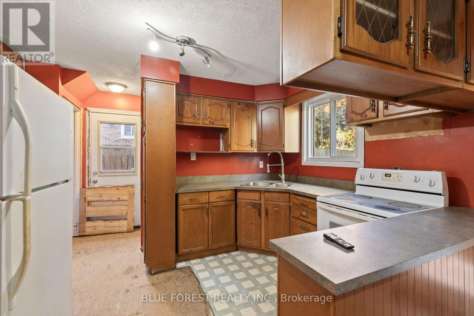 1333 Limberlost Road, London North, Ontario  N6G 2W4 - Photo 7 - X12486587