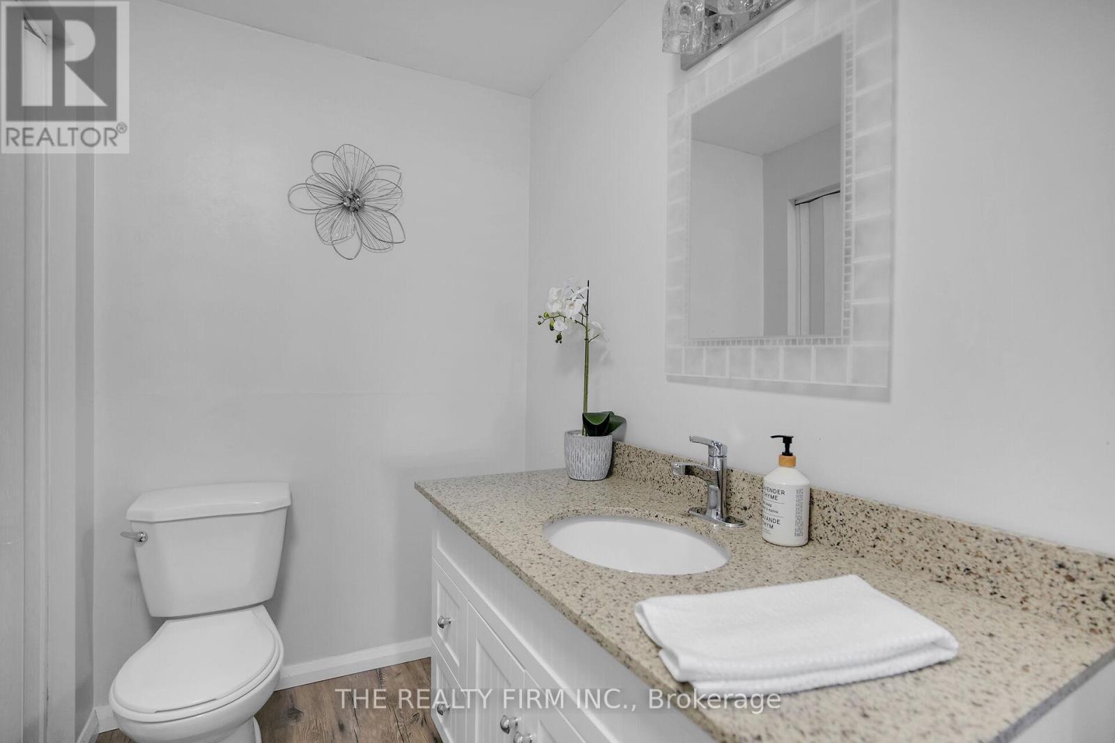 3692 Beverly Glen, Plympton-Wyoming, Ontario  N0N 1E0 - Photo 11 - X12486612