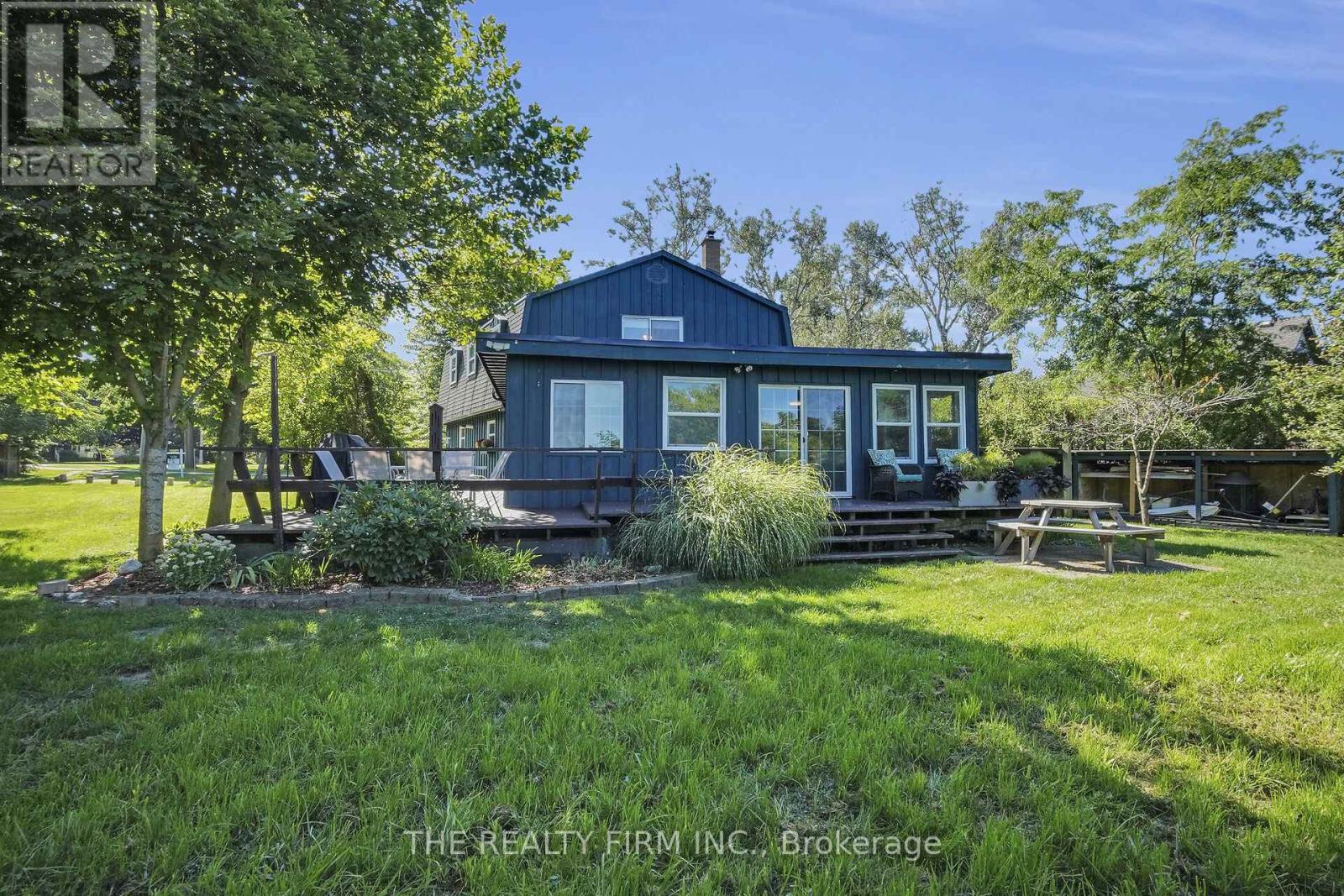 3692 Beverly Glen, Plympton-Wyoming, Ontario  N0N 1E0 - Photo 2 - X12486612