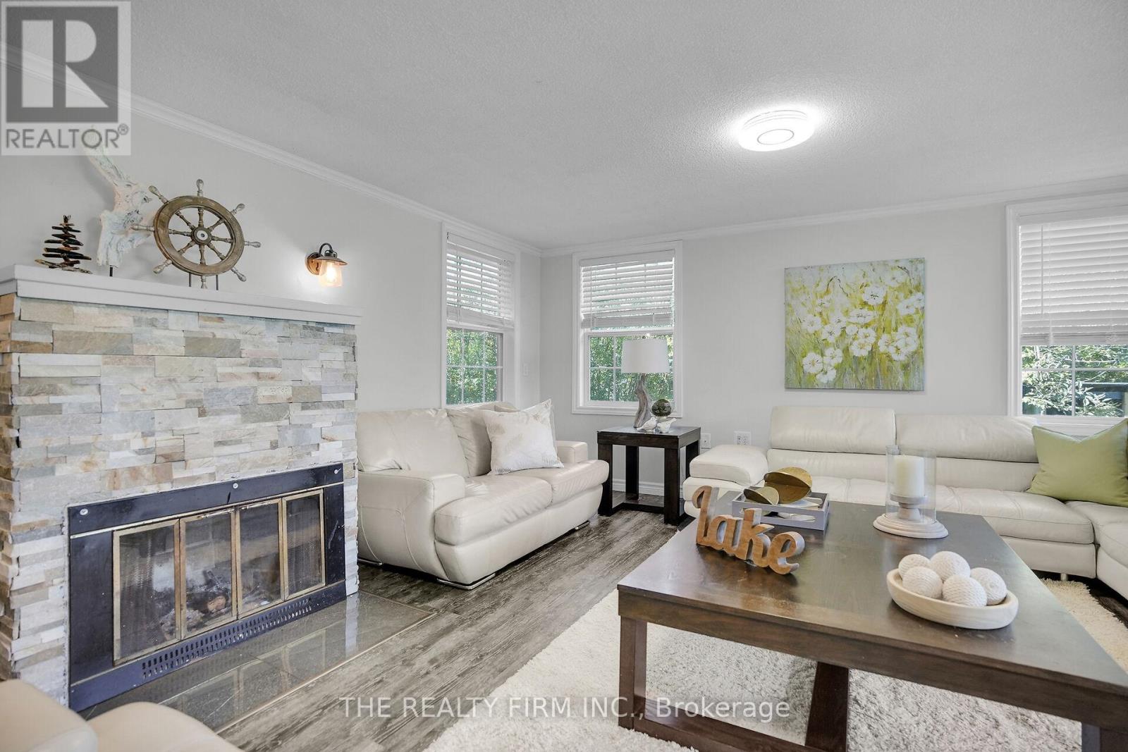 3692 Beverly Glen, Plympton-Wyoming, Ontario  N0N 1E0 - Photo 5 - X12486612