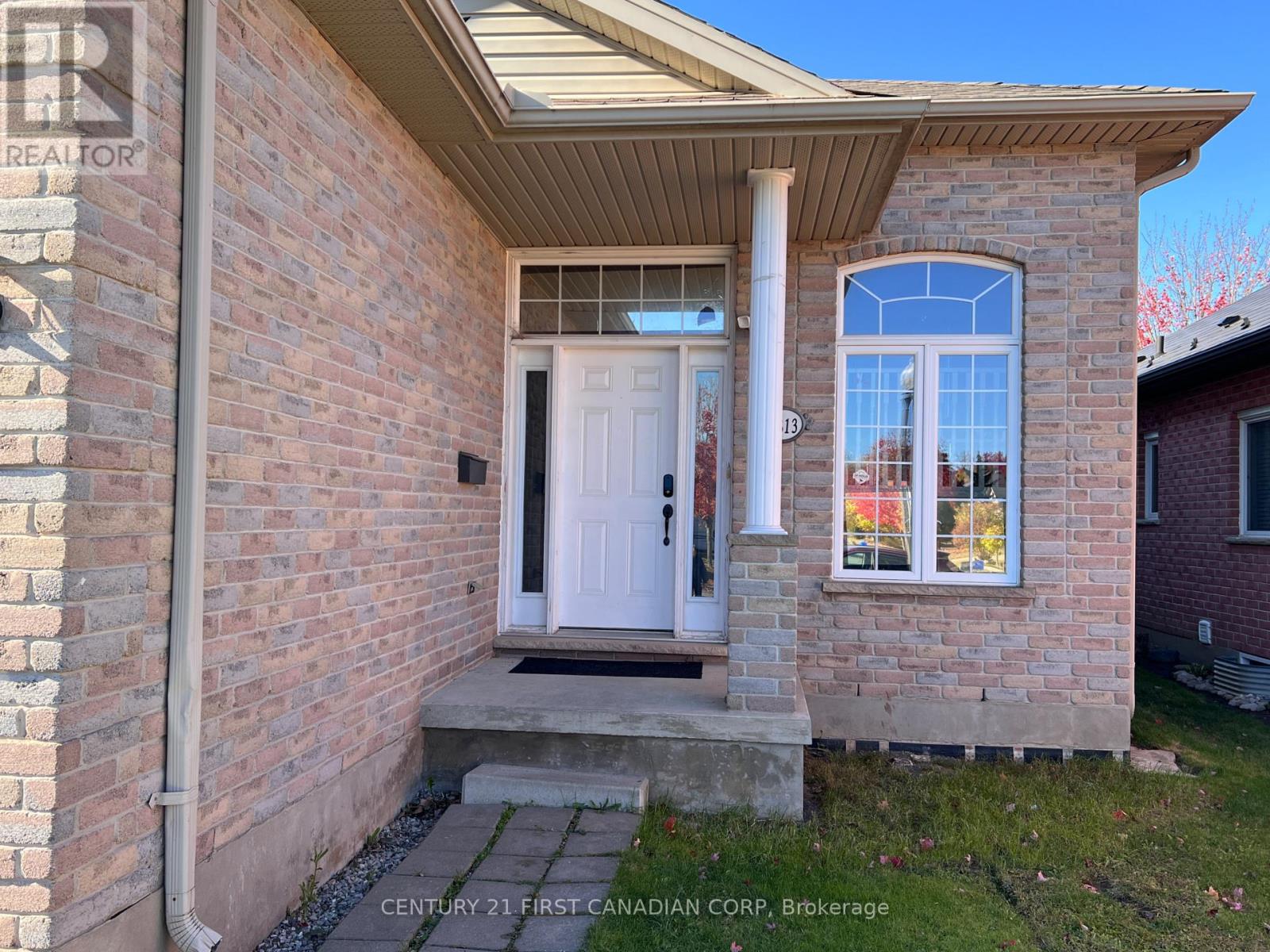 1813 Dalmagarry Drive, London North, Ontario  N6G 0A6 - Photo 3 - X12486614
