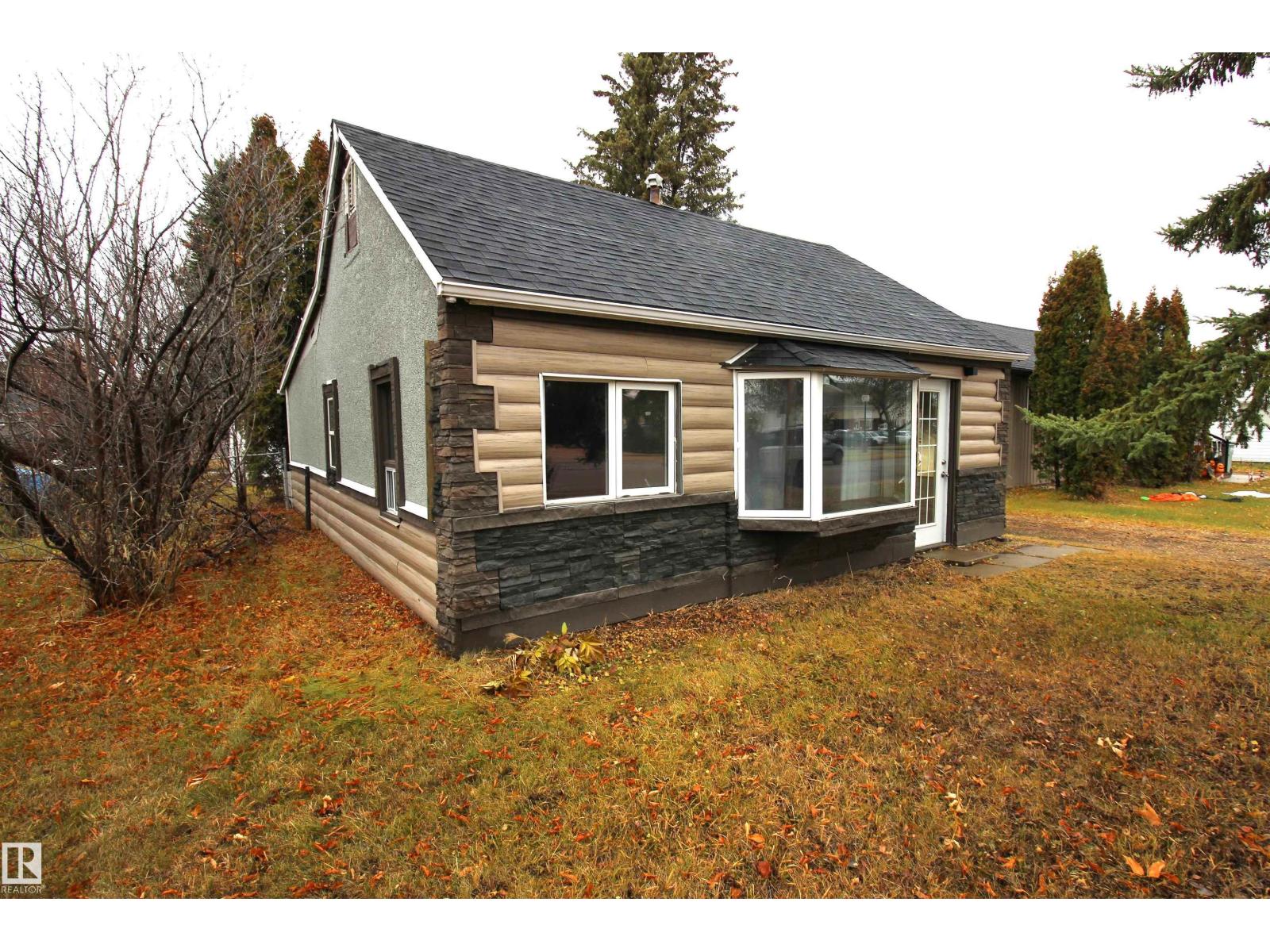 10228 104 ST, Westlock, Alberta