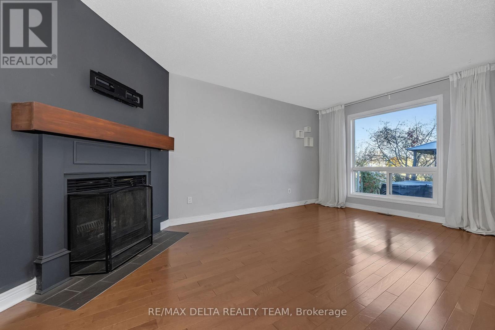 1423 Caravel Crescent, Ottawa, Ontario  K1E 3P5 - Photo 4 - X12486558