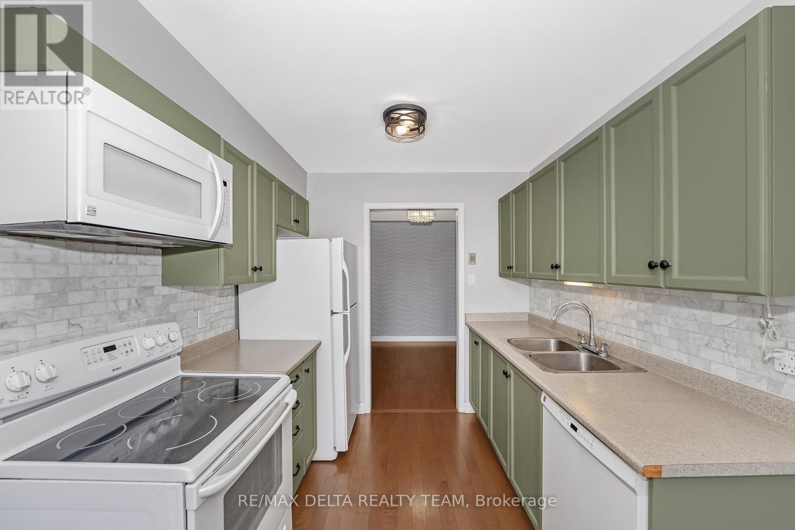 1423 Caravel Crescent, Ottawa, Ontario  K1E 3P5 - Photo 8 - X12486558