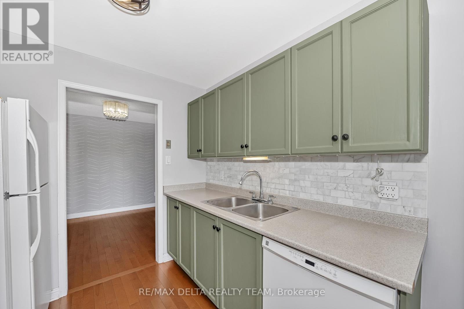 1423 Caravel Crescent, Ottawa, Ontario  K1E 3P5 - Photo 9 - X12486558