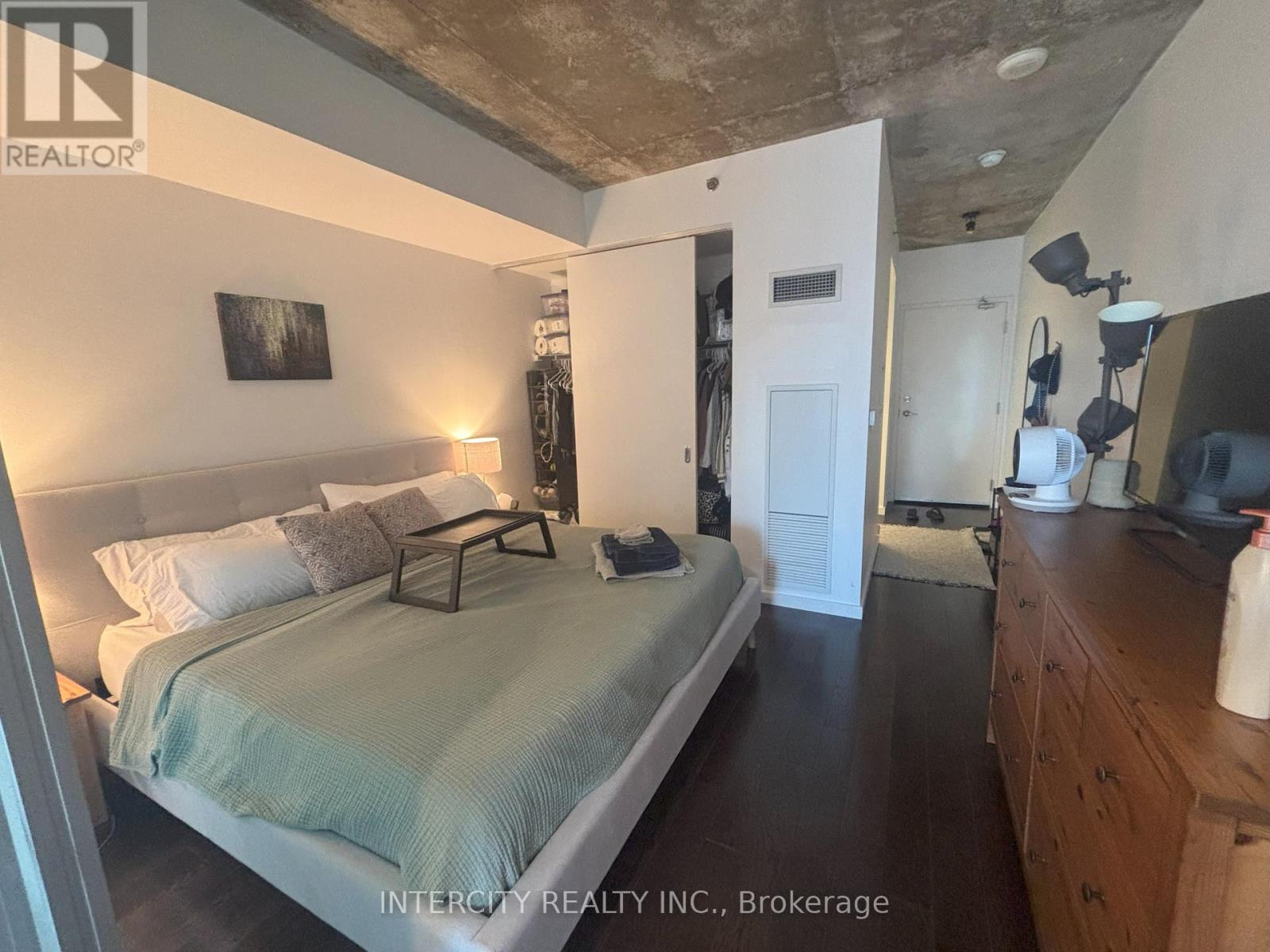 823 - 51 Trolley Crescent, Toronto, Ontario  M5A 0E9 - Photo 10 - C12397089