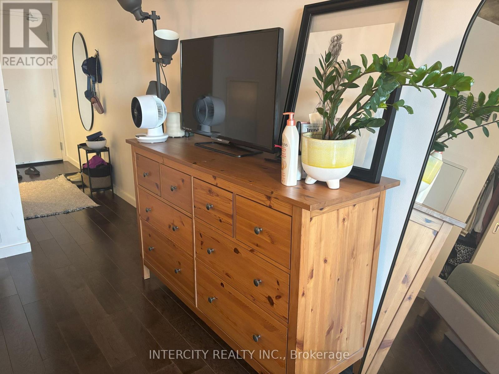 823 - 51 Trolley Crescent, Toronto, Ontario  M5A 0E9 - Photo 11 - C12397089