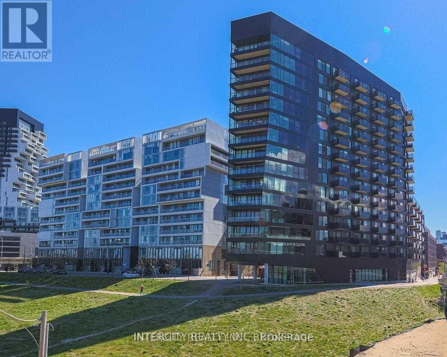 823 - 51 Trolley Crescent, Toronto, Ontario  M5A 0E9 - Photo 2 - C12397089