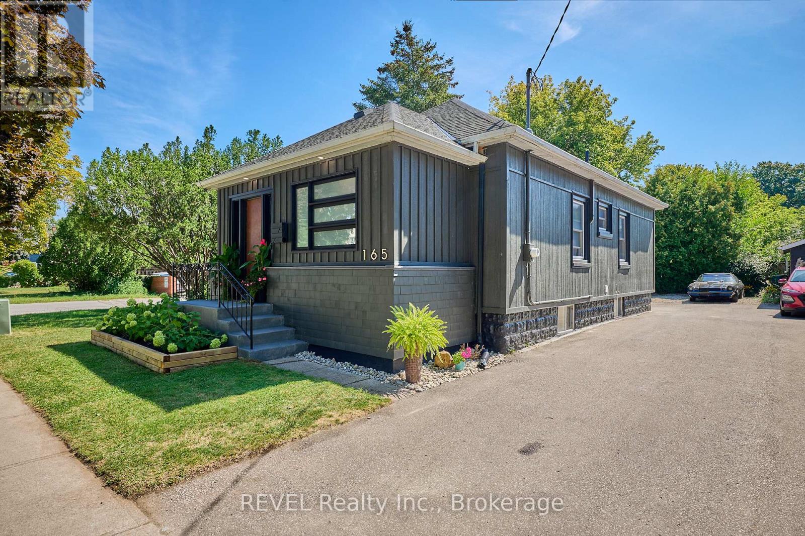 165 Main Street, St. Catharines, Ontario  L2N 4V6 - Photo 5 - X12486578