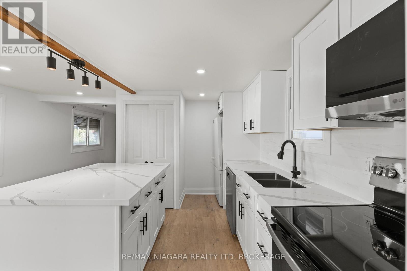 140 Clara Street, Thorold, Ontario  L2V 1K3 - Photo 10 - X12486590