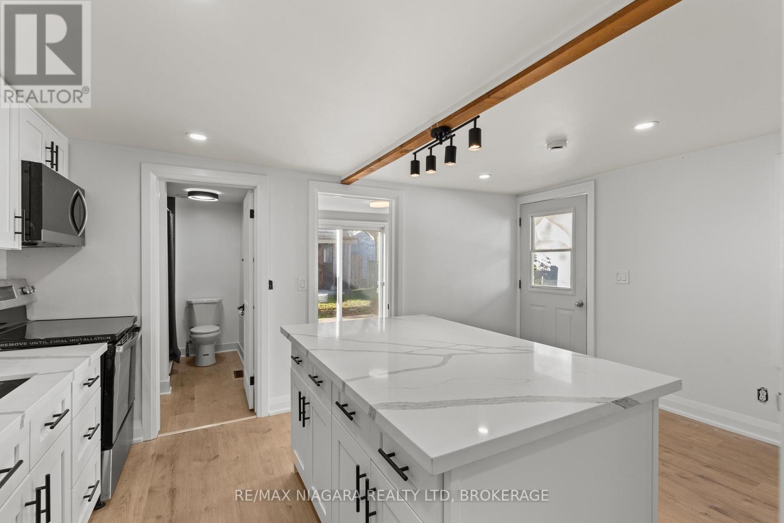 140 Clara Street, Thorold, Ontario  L2V 1K3 - Photo 11 - X12486590