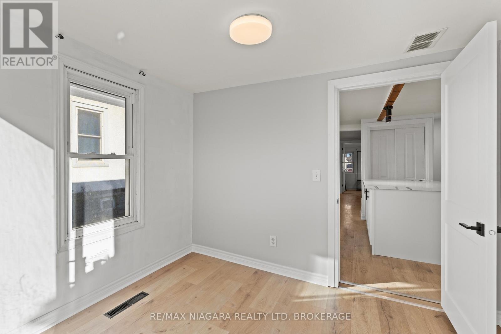 140 Clara Street, Thorold, Ontario  L2V 1K3 - Photo 14 - X12486590