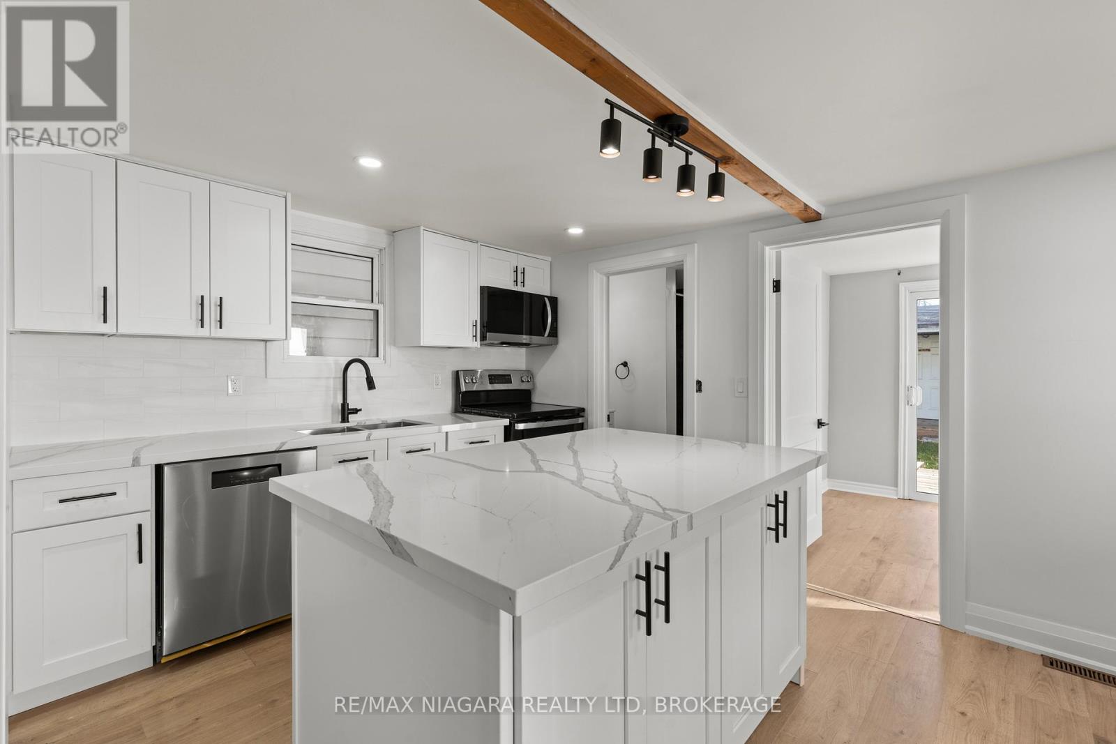 140 Clara Street, Thorold, Ontario  L2V 1K3 - Photo 9 - X12486590