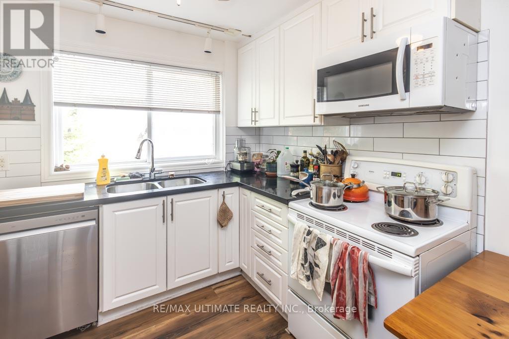 39 Laws Street, Toronto, Ontario  M6P 2Y8 - Photo 12 - W12486503