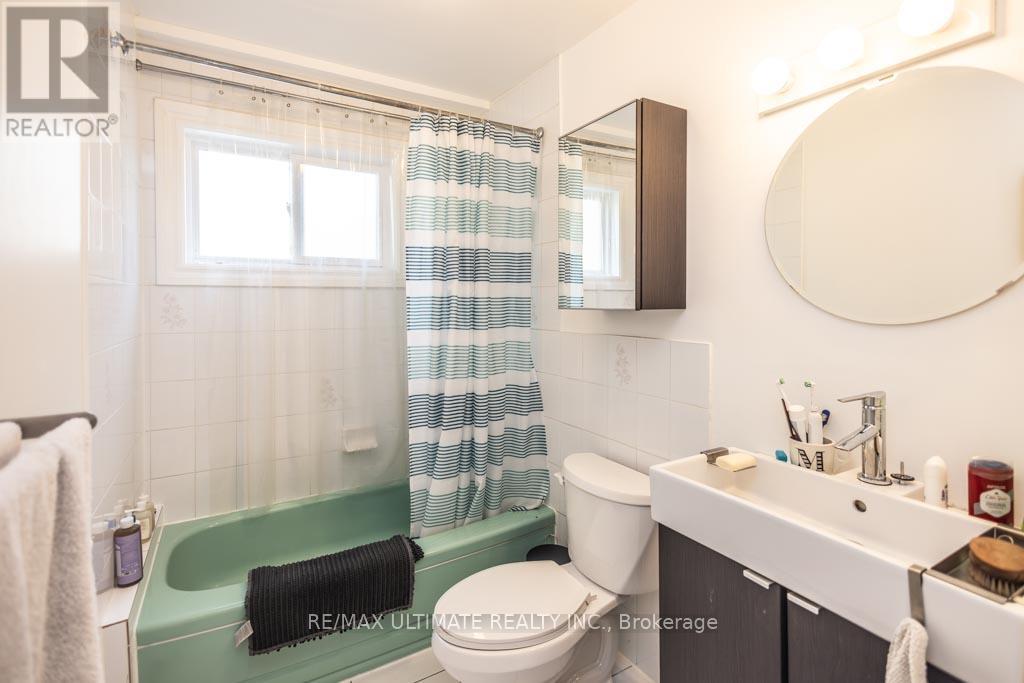 39 Laws Street, Toronto, Ontario  M6P 2Y8 - Photo 19 - W12486503