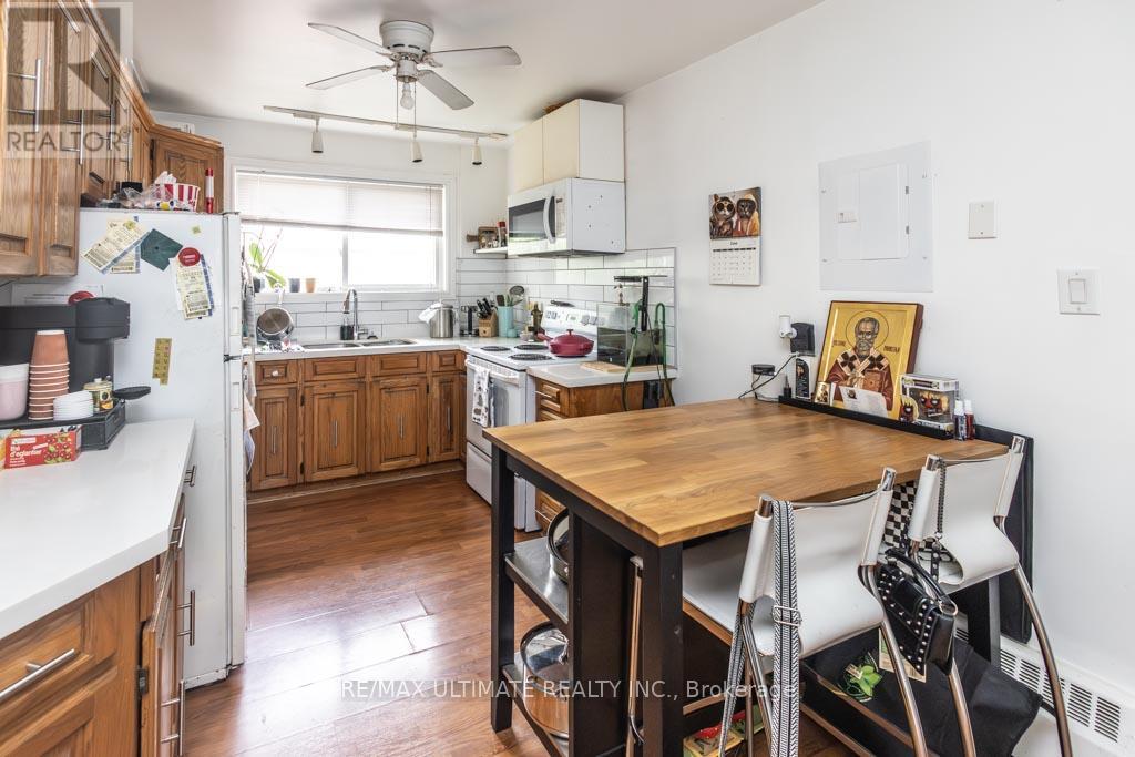 39 Laws Street, Toronto, Ontario  M6P 2Y8 - Photo 24 - W12486503