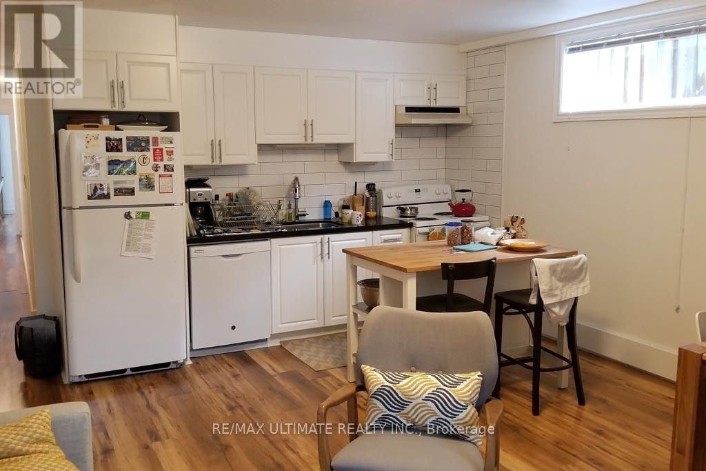 39 Laws Street, Toronto, Ontario  M6P 2Y8 - Photo 33 - W12486503