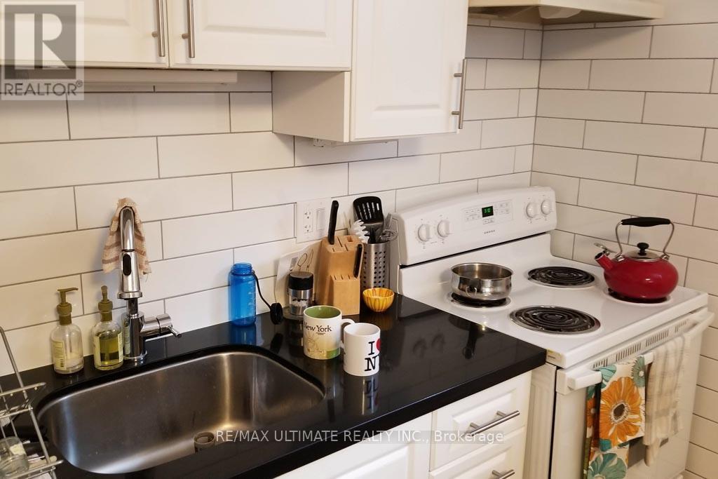 39 Laws Street, Toronto, Ontario  M6P 2Y8 - Photo 34 - W12486503