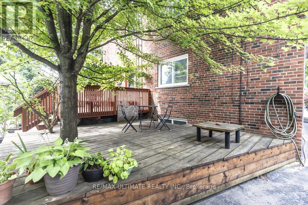 39 Laws Street, Toronto, Ontario  M6P 2Y8 - Photo 38 - W12486503