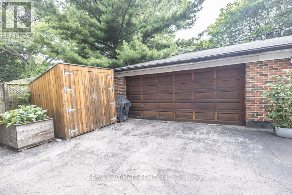 39 Laws Street, Toronto, Ontario  M6P 2Y8 - Photo 42 - W12486503