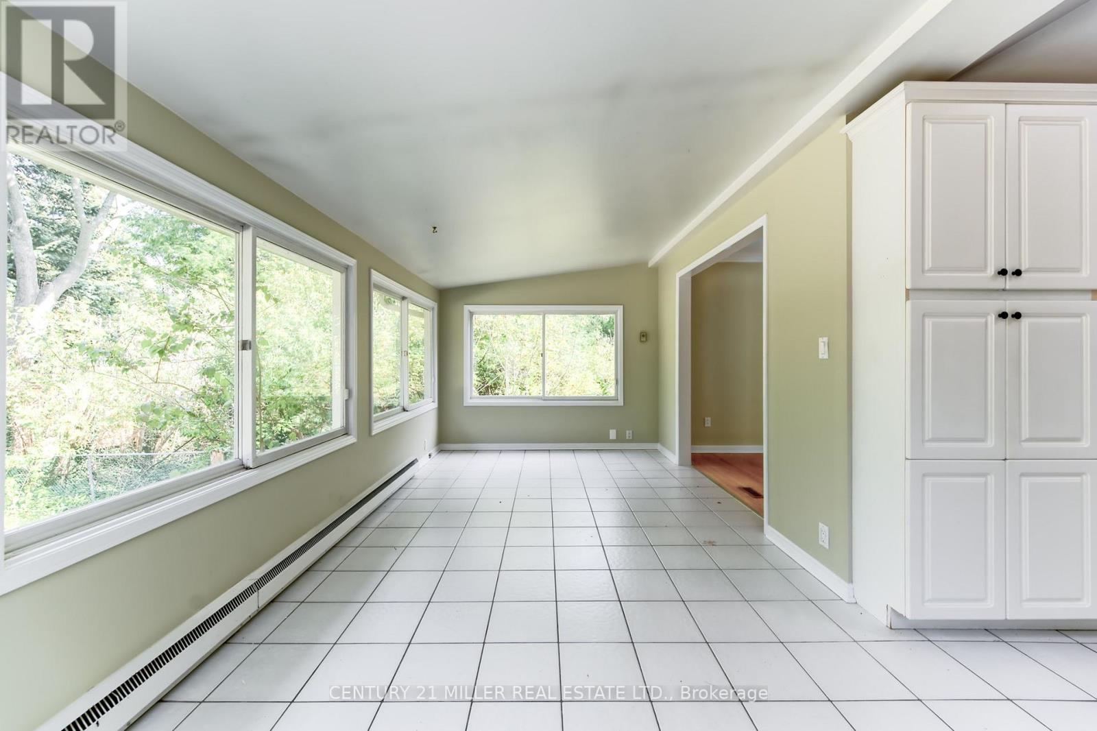 111 Gloucester Avenue, Oakville, Ontario  L6J 3W3 - Photo 10 - W12486526