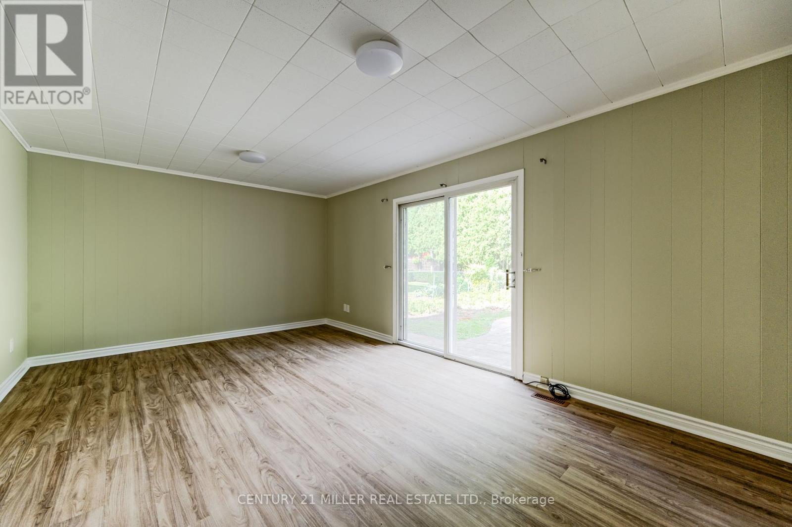 111 Gloucester Avenue, Oakville, Ontario  L6J 3W3 - Photo 12 - W12486526