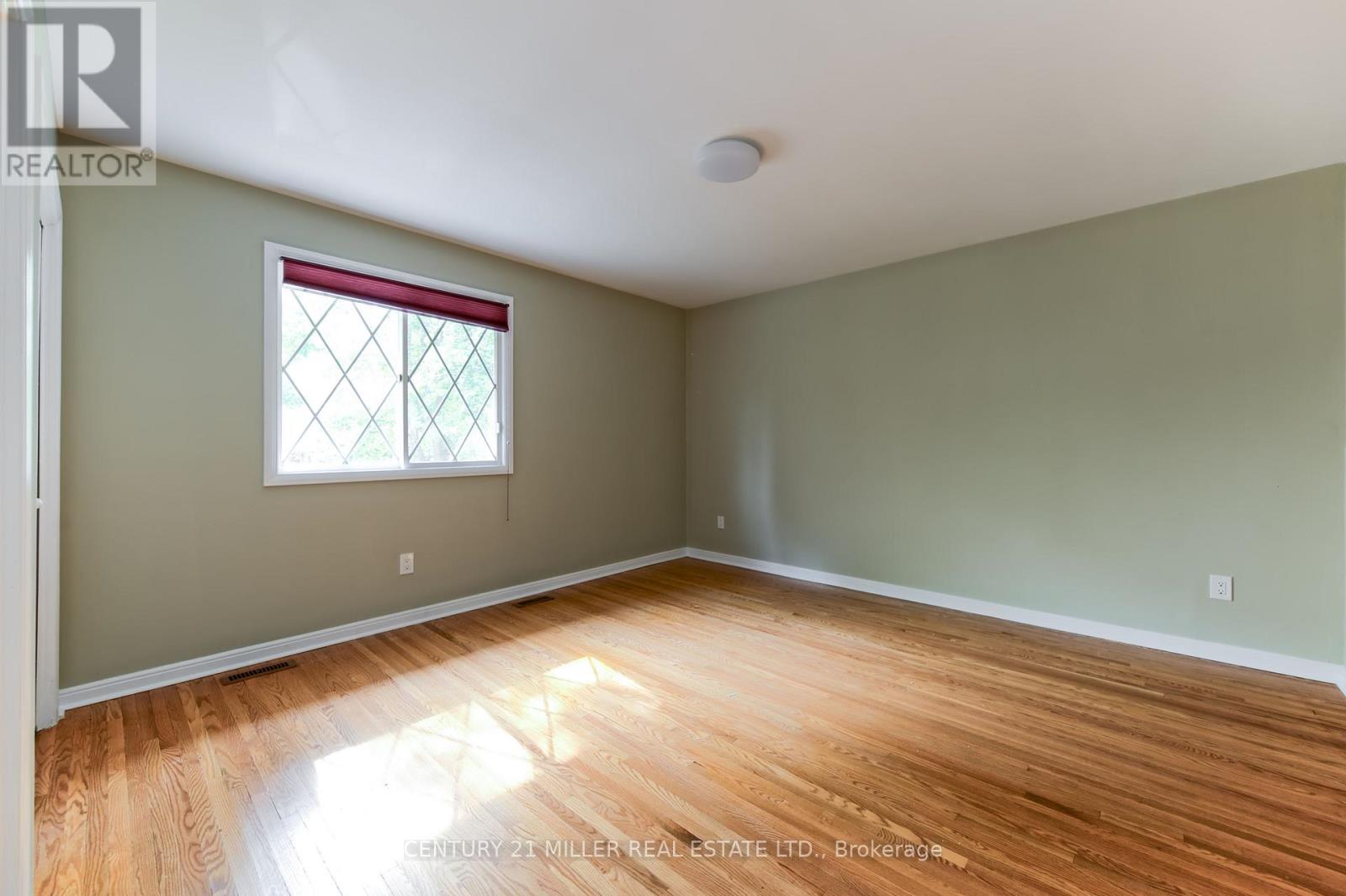 111 Gloucester Avenue, Oakville, Ontario  L6J 3W3 - Photo 15 - W12486526