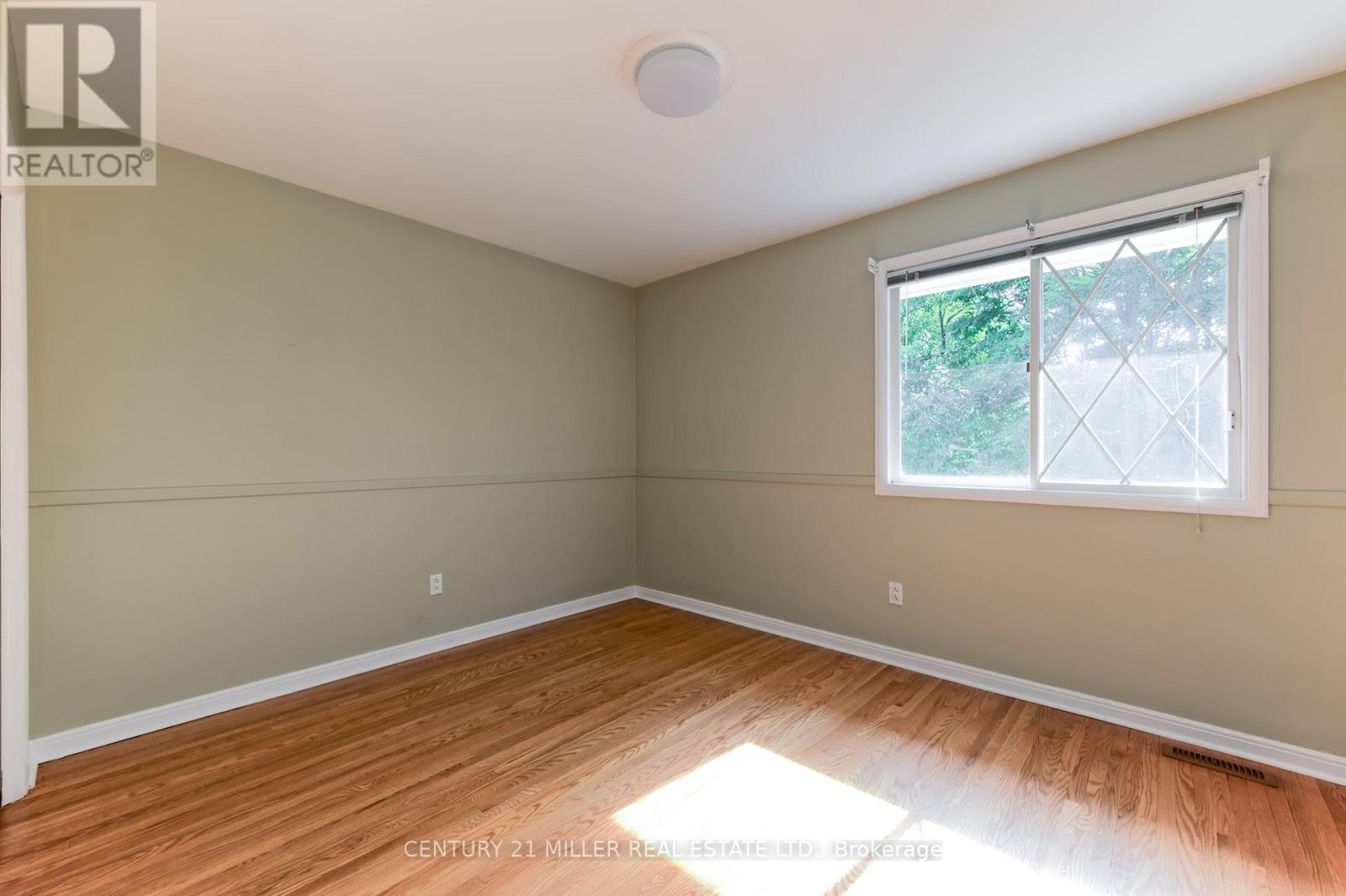 111 Gloucester Avenue, Oakville, Ontario  L6J 3W3 - Photo 16 - W12486526