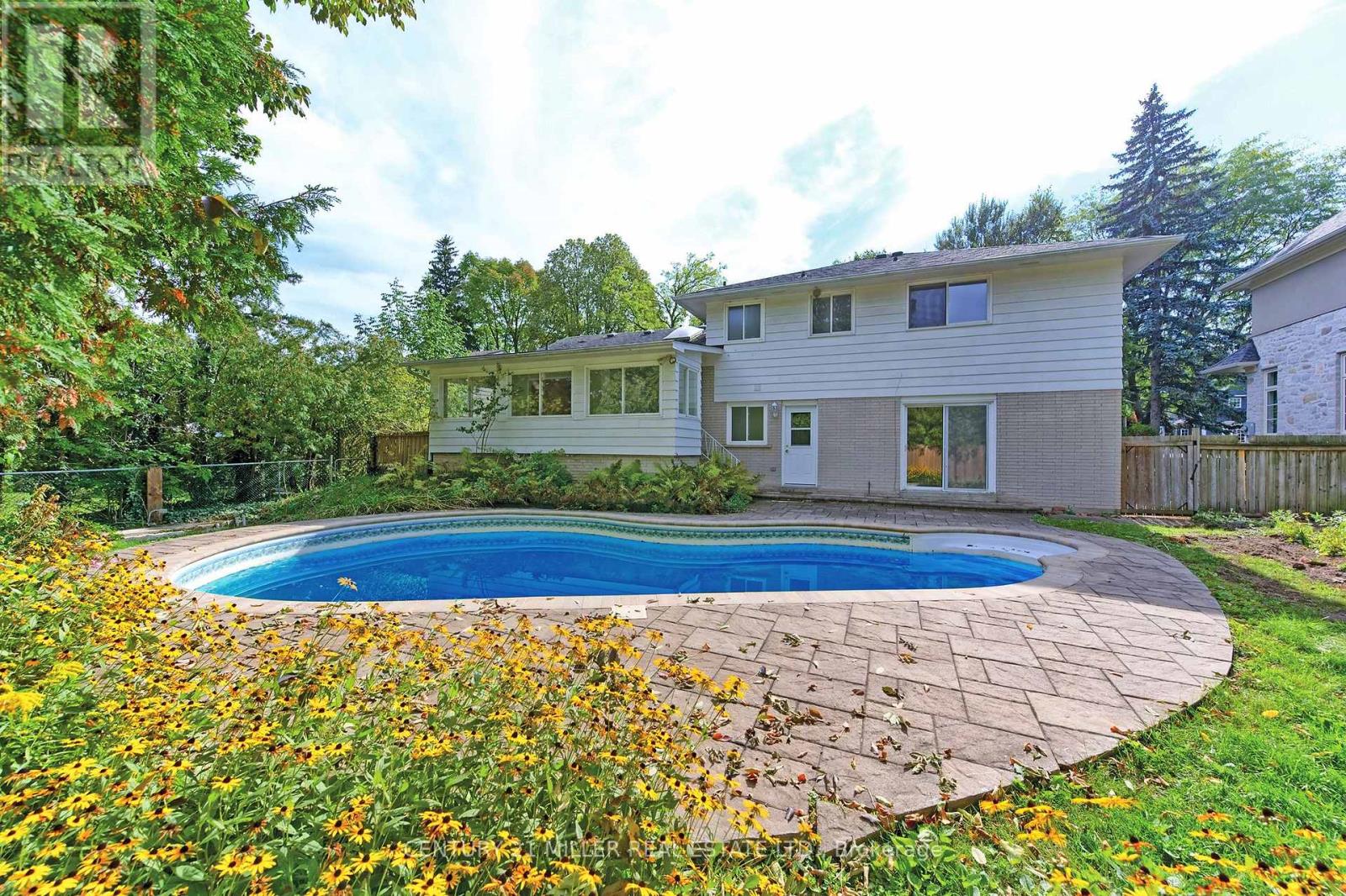 111 Gloucester Avenue, Oakville, Ontario  L6J 3W3 - Photo 18 - W12486526