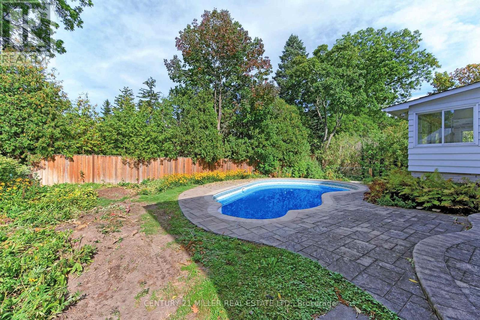 111 Gloucester Avenue, Oakville, Ontario  L6J 3W3 - Photo 19 - W12486526