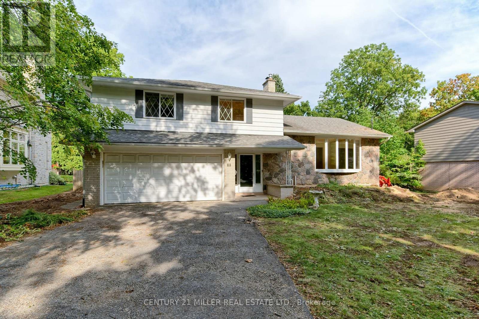 111 Gloucester Avenue, Oakville, Ontario  L6J 3W3 - Photo 5 - W12486526