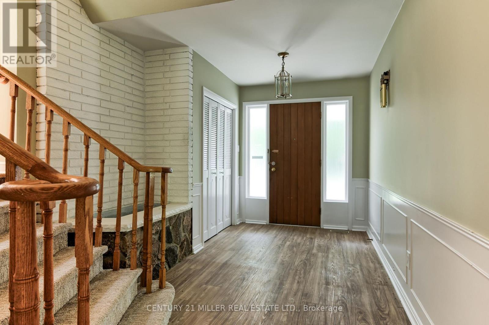 111 Gloucester Avenue, Oakville, Ontario  L6J 3W3 - Photo 6 - W12486526