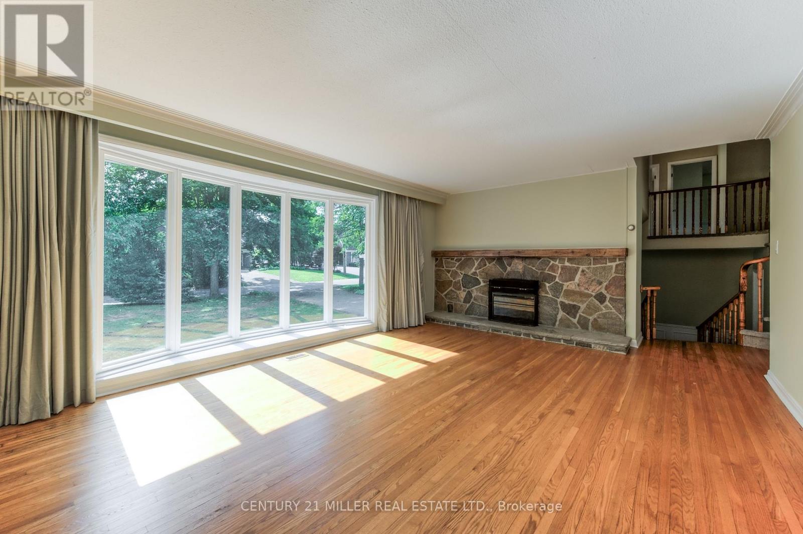 111 Gloucester Avenue, Oakville, Ontario  L6J 3W3 - Photo 7 - W12486526