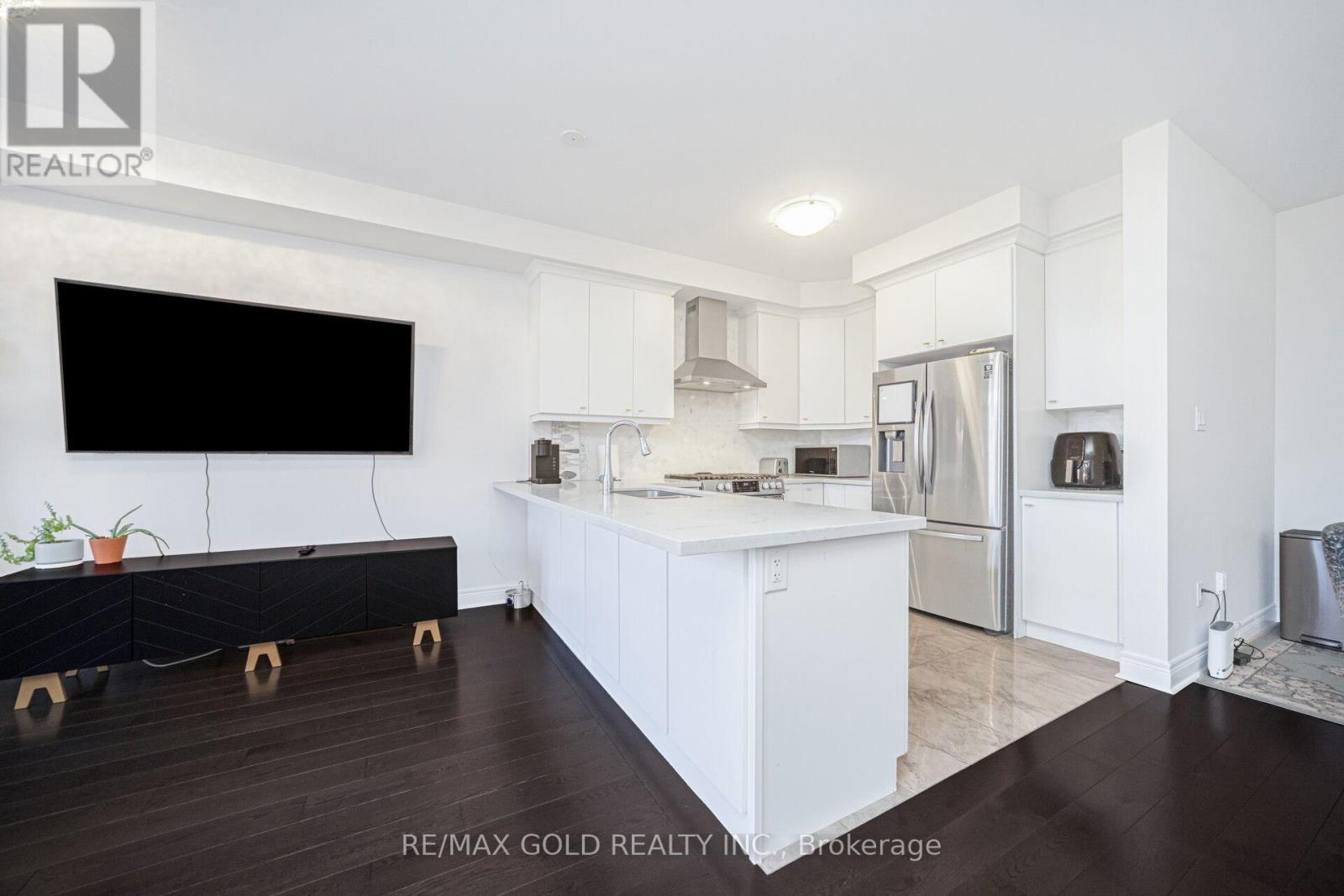 75 Branigan Crescent, Halton Hills, Ontario  L7G 0M8 - Photo 12 - W12486535